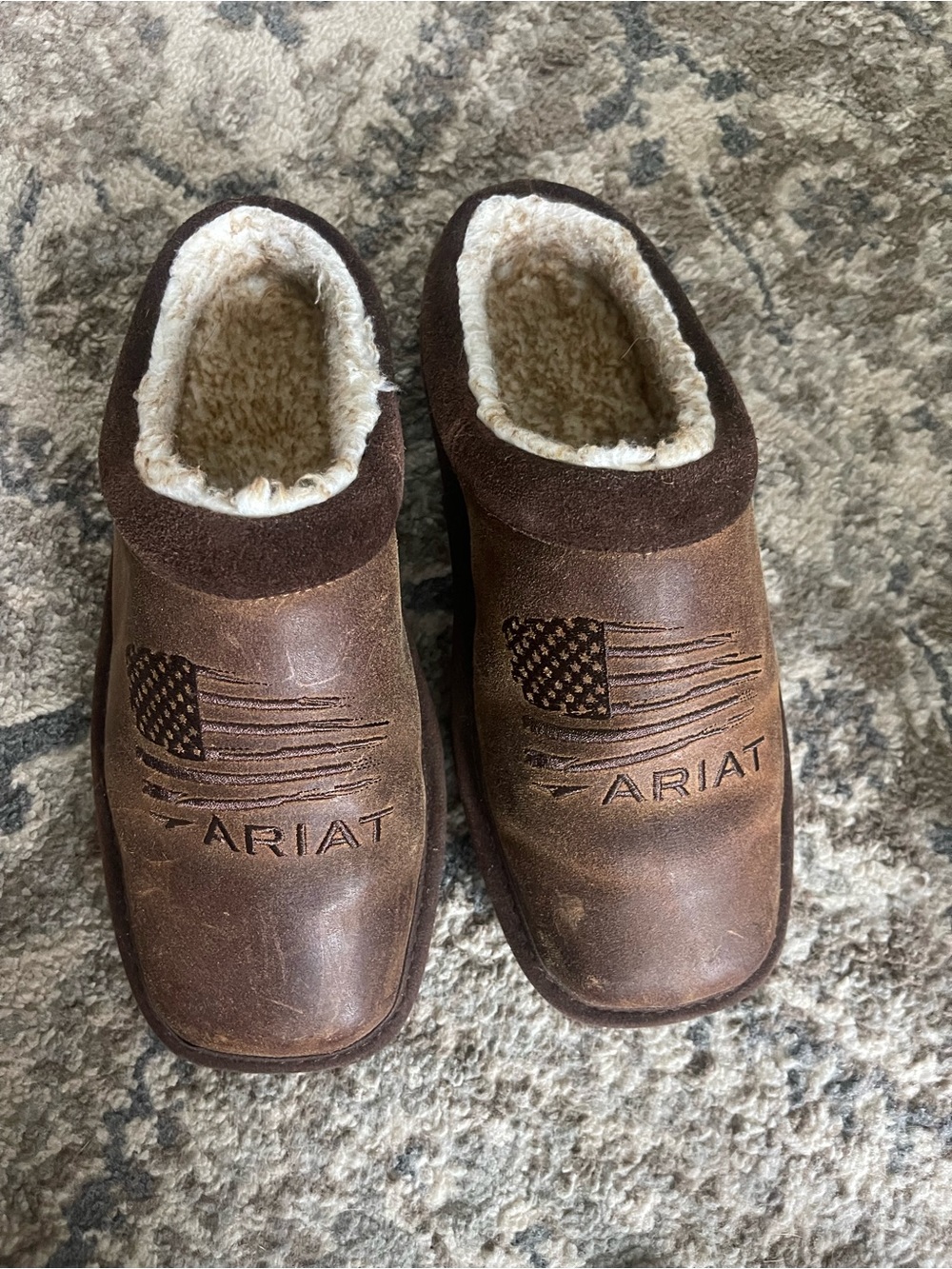 Men’s Ariat Patriot Leather Slippers. Size 7